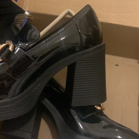 Heeled boots ? Wedges ? I’m Not sure - Picture 3 of 4